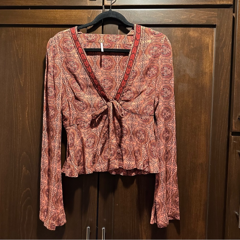 Free People Print v-neck Blouse with Flowy Sleeves Size S